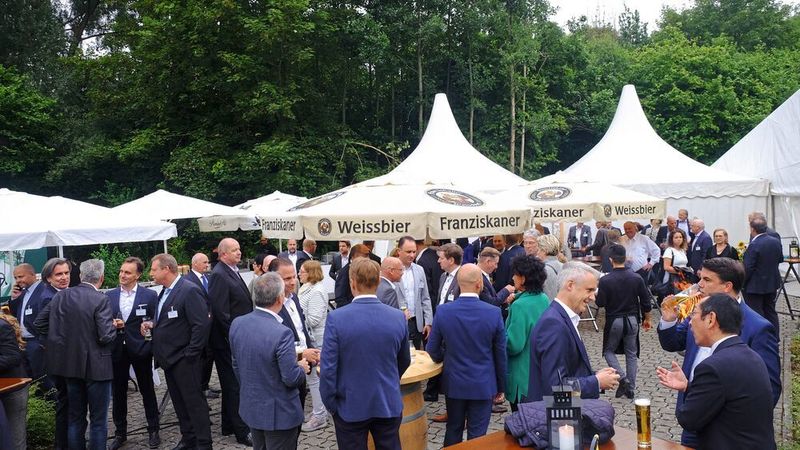 Der traditionelle Branchenabend der BFC in Northeim empfing zahlreiche Freunde und Förderer aus der Kfz-Branche.