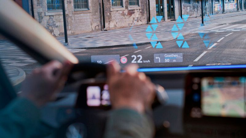 Das neuartige Head-up-Display von VW findet bei Experten Anklang.