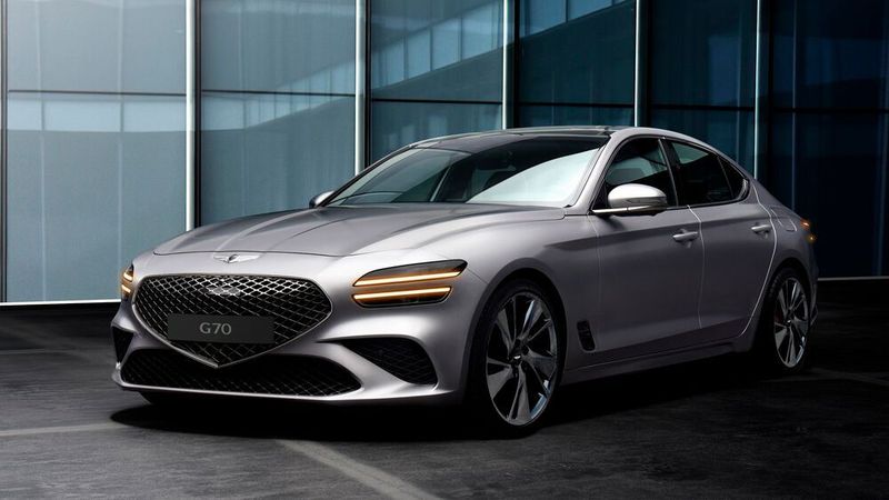Der Genesis G70 tritt gegen BMW 3er und Audi A4 an.