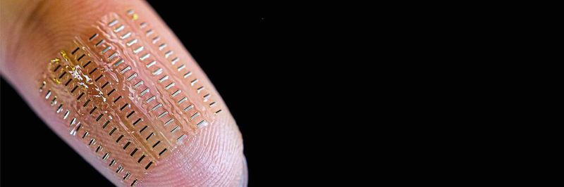 Eine Anordnung von 90 flexiblen und implantierbaren sogenannten Nano-Biosupercapacitors (nBFCs). Diese ermöglichen den autarken Betrieb von Mikrosensorik für den Einsatz unter anderem im Blut.