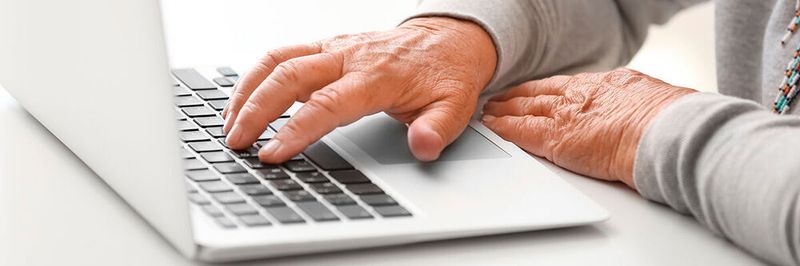 Das hessische Digitalministerium will 200.000 Euro bereitstellen, um die digitale Kompetenz von Senioren zu stärken