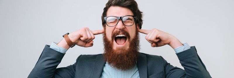 Der Geräuschpegel im Arbeitsalltag nimmt stetig zu. Doch welche Geräusche stören die Deutschen während ihres Arbeitsalltags am meisten?