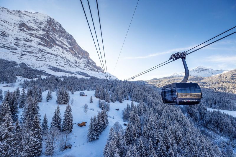 Die Gondeln des Eiger Express weisen eine Geschwindigkeit von fast 30 km/h auf.