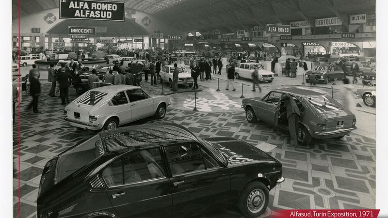 Vor 50 Jahren präsentierte Stardesigner Giorgetto Giugiaro einem staunenden Publikum den Alfasud den ersten erschwinglichen Alfa Romeo fürs Volk.