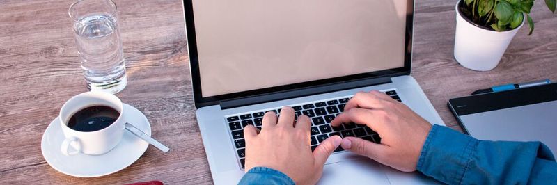 Unternehmen müssen helfen, dass sich Mitarbeiter vor Social Engineering-Angriffen per E-Mail und Telefon schützen.