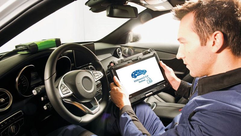Die Bosch-Diagnosesoftware Esitronic wartet mit zahlreichen Neuerungen auf, um Werkstätten unter anderem die Arbeit an mit Security-Gateways gesperrten Fahrzeugen zu erleichtern.