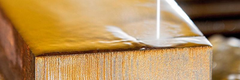 Das weltweit patentierte Schleusenverfahren der Abrasivmittelzumischeinheit Consus (Continuous Suspension) ermöglicht heute die kontinuierliche Zufuhr des Abrasivs in den Druckbehälter und somit unterbrechungsfreies Schneiden.