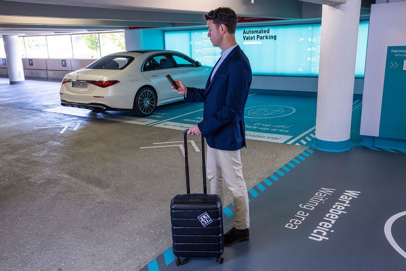 Bosch wird auf der IAA im Parkhaus Messe West eine Live-Demo des automatisch parkenden Autos zeigen.