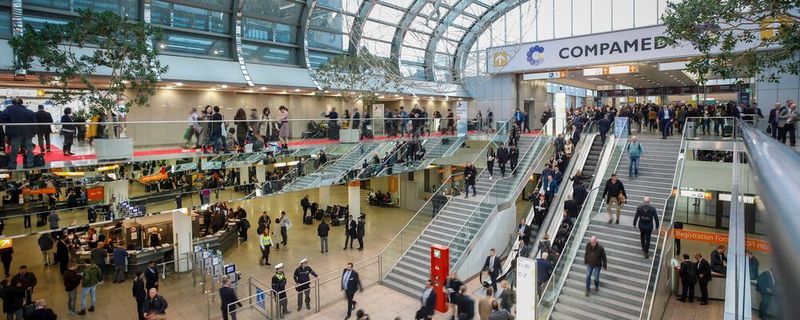 Die Messehallen der Medica und Compamed sind an allen Laufzeittagen von 10 bis 18 Uhr geöffnet. Für den Zutritt gilt das 3G-Prinzip („Geimpft, genesen, getestet“).