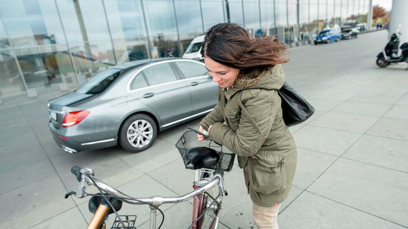 „Ich bin ja selbst auf dem Dorf aufgewachsen. Ohne Auto, Bus und Bahn ist man da ziemlich aufgeschmissen“, sagt Grünen-Kanzlerkandidatin Annalena Baerbock.