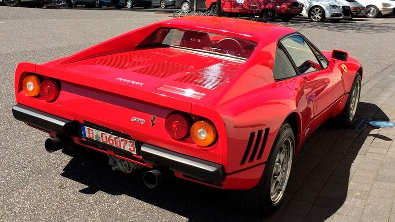 Erstbesitzer des seltenen Ferrari 288 GTO, Baujahr 1985, war Ex-Formel-1-Pilot Eddie Irvine.