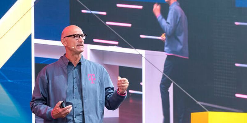 Laut Tim Höttges, Vorstandsvorsitzender der Deutschen Telekom, sei Europa in Punkto Digitalisierung global nicht wettbewerbsfähig und hochgradig abhängig von einem Ökosystem außerhalb Europas.