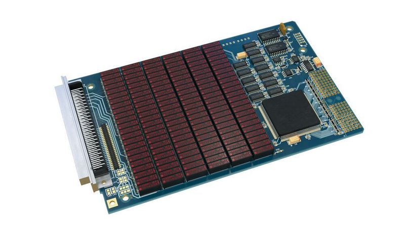 Hochvolt-Relais für den Halbleitertest: Beispiel einer Leiterplatte mit dem Reed-Relais 131 von Pickering in der roten Version für On Semiconcuctor.