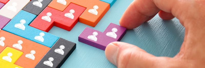 Blockchain-Technologien können auch beim Einsatz in der Personalabteilung dabei helfen, Abläufe zu beschleunigen und gleichzeitig sicherer und transparenter durchzuführen. Auch das Überweisen von Gehältern ist mit der Blockchain einfacher und sicherer.