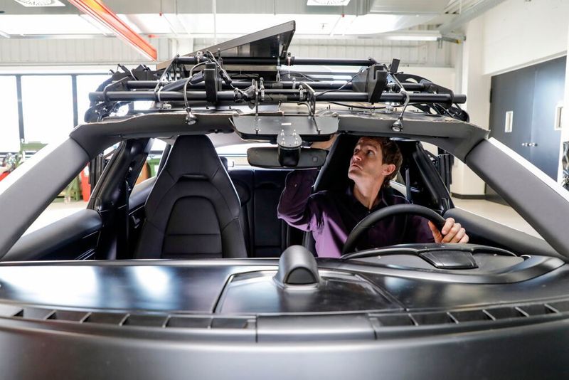 Package Functioning Model des Porsche Taycan Cross Turismo.