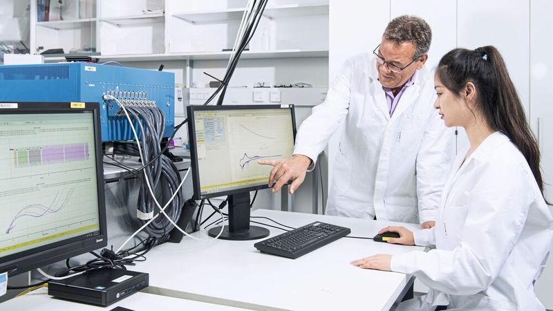 Das Karlsruher Instituts für Technologie und die Universität Ulm haben das Helmholtz Institut Ulm für die Batterieforschung gegründet.