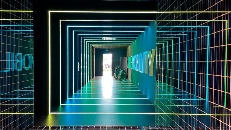 Bei AVP Autoland in Plattling gibt es nun einen futuristischen E-Mobility-Showroom – komplett ohne Auto.