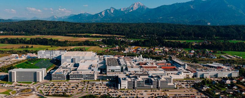 Alpen im Blick: Infineons neue Fabrik für Leistungshalbleiter steht im österreichischen Villach – und soll für einen Umsatz von bis zu zwei Milliarden Euro gut sein.