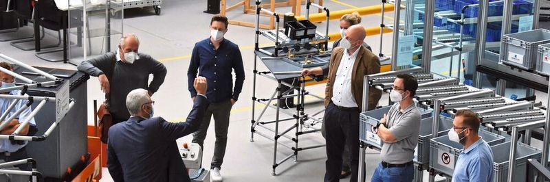 Beim Arbeitskreis 2.0 stellt Prof. Dr. Markus Schneider, wissenschaftlicher Leiter des TZ Puls, die patentierte O-Zelle als Montagezelle der Zukunft vor. Der AK knüpft an den Erfolg einer Veranstaltungsreihe an, die sich im TZ-Puls-Projekt Kompetenznetzwerk Intelligente Produktionslogistik (KIP) etabliert hatte.