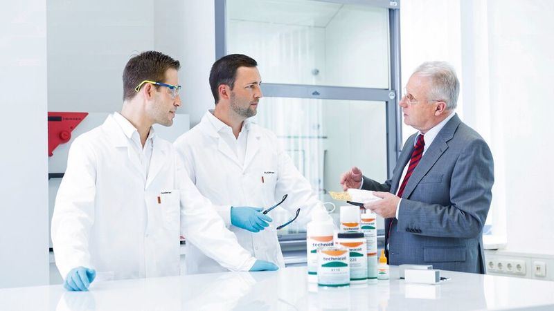 Mit der herstellerunabhängigen Beratung finden die Experten bei Ruderer Klebetechnik die optimale Klebstoff-Lösung für anspruchsvolle industrielle Anwendungen.