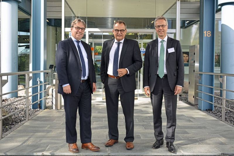 Von links: Hartmut Rauen, Geschäftsführer des Fachverbandes Antriebstechnik im VDMA, der neue Vorsitzende Bernd Neugart und der stellvertretende Vorsitzende Stefan Spindler.