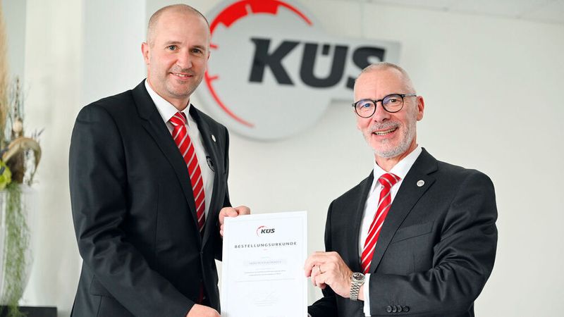 Peter Kerkrath (links) leitet seit etwa drei Jahren den Bereich Presse und PR bei der KÜS. Peter Schuler (rechts) ist Geschäftsführer des Unternehmens.