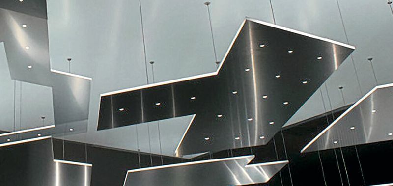 Ambright druckt mit seinem patentierten Verfahren Licht. Damit lassen sich Lichtpunkte, ob dekorativ oder funktional, automatisiert und skalierbar in verschiedene Materialien integrieren, ohne dass es dafür einer klassischen Leiterplatte als Schaltungsträger bedarf. Jüngste Umsetzung ist die Spark-Shape (Bild), eine in Form und Lichtverteilung individuell gestaltbare Premiumleuchte.