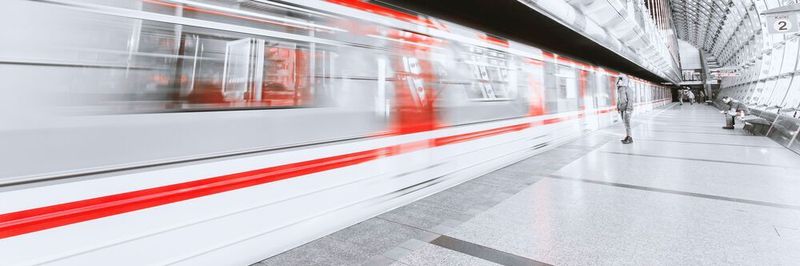 Das halbtransparente SmartWindow wird aktuell in Karlsruhe getestet und soll anschließend für die Serie weiterentwickelt werden.
