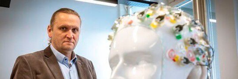 Forscher um Prof. Gernot Müller-Putz haben einen Roboterarm entwickelt, den Querschnittsgelähmte mit ihren Gedanken steuern können.
