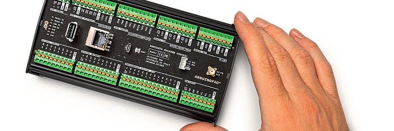 Arduino Portenta Machine Control: IoT-Funktionalität für Industriesteuerungen