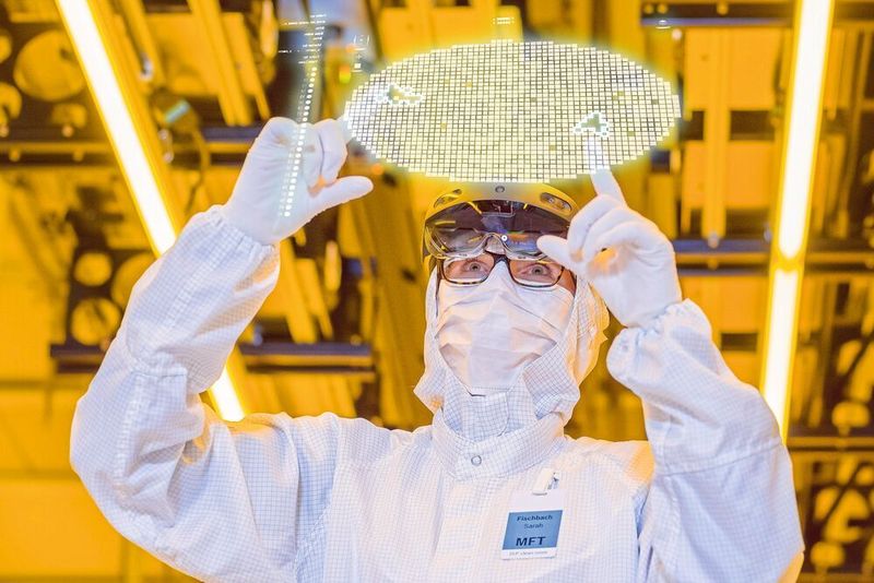Seit Juni fertigt Bosch in seinem Halbleiterwerk in Dresden Mikrochips.