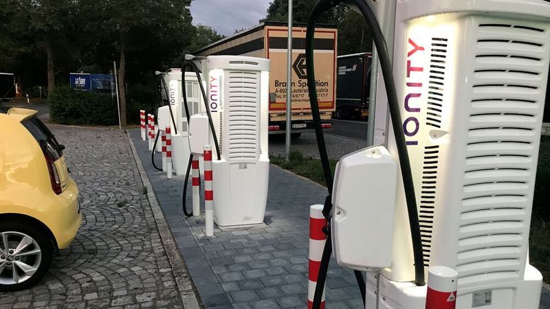 Daten zu freien und funktionstüchtigen Ladesäulen können E-Auto-Fahrern das Leben erleichtern.