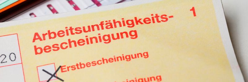 Die papierbasierte Form der Krankschreibung soll bald der Vergangenheit angehören – aber noch ist die Infrastruktur nicht komplett