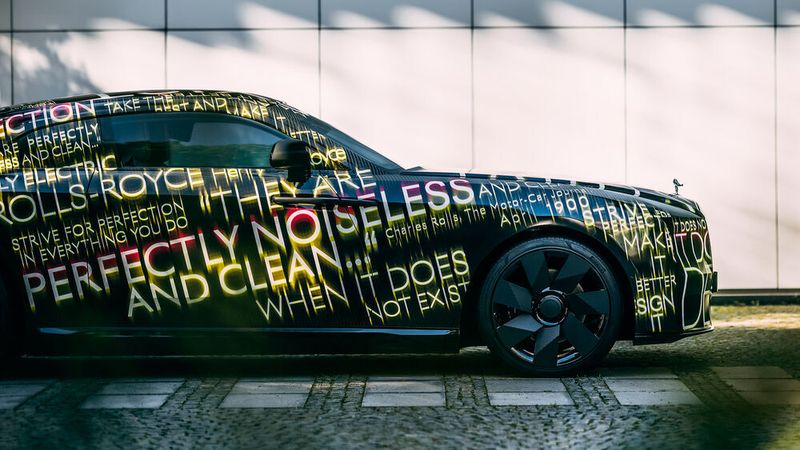 Das erste Elektromodell von Rolls-Royce ist ab sofort im Testbetrieb auf öffentlichen Straßen unterwegs.