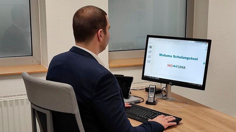 Mofuma bietet seine selbst gedrehten Onlineunterweisungen auch anderen Autohäusern an.