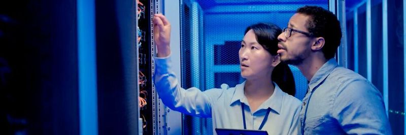 Digitalisierung und Nachhaltigkeit gehen oft Hand in Hand. So macht es die Nutzung von Maschinendaten möglich, effizienter zu produzieren und dadurch auch Energie zu sparen.