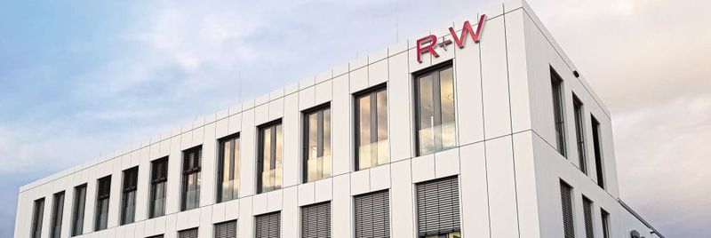 Mit dem Neubau des Firmensitzes von R+W Antriebselemente in Wörth am Main konnten nun mehrere Standorte in der Region wieder zusammengeführt werden.