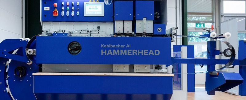 Das vollautomatische Richtzentrum Hammerhead 3000 von der Kohlbacher GmbH ist mit der Automatisierungsplattform „ctrlX Automation“ von Bosch Rexroth ausgestattet.