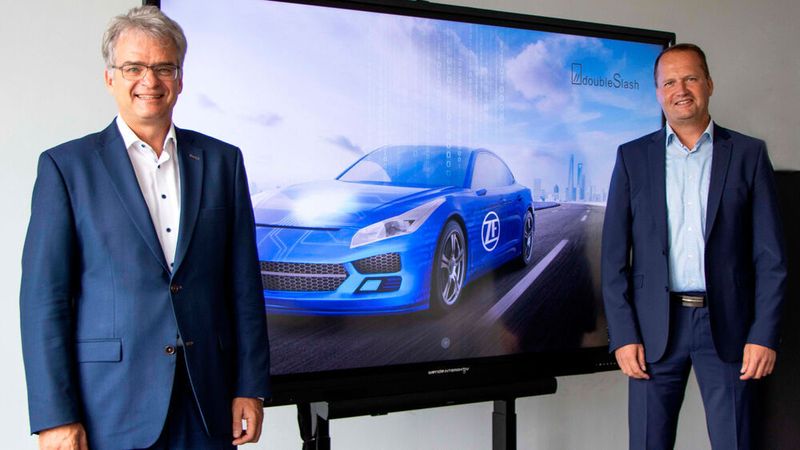 Dirk Walliser, Entwicklungsleiter des ZF-Konzerns, und Konrad Krafft, Geschäftsführer von Doubleslash, freuen sich über die vertiefte Zusammenarbeit.