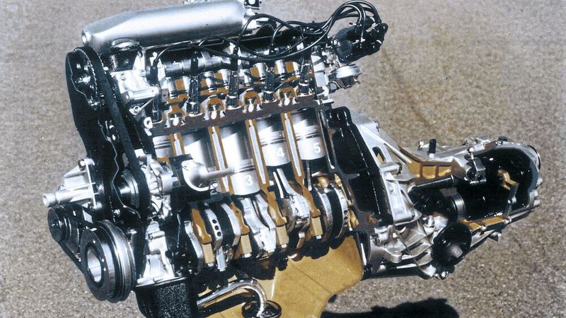 Vor 45 Jahren hat Audi den ersten Fünfzylinder-Ottomotor im Audi 100 der zweiten Generation präsentiert. Es folgten Ausbaustufen und Neuentwicklungen mit Turboaufladung, Abgasreinigung und Vierventiltechnik, Rallye-Motoren sowie Fünfzylinder-Diesel.
