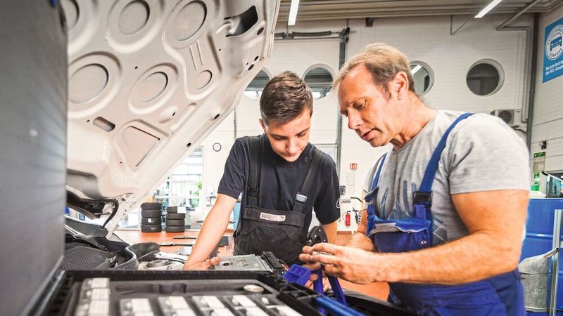 Das Kfz-Gewerbe will alle Hebel in Bewegung setzen, weiterhin Jugendliche für eine Ausbildung zu begeistern.