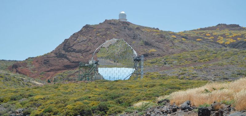 Pro Teleskop sind 947 Aluminiumspiegel-Segmente auf Trägerplatten montiert und ergeben 247 m² Spiegelfläche. Jede der fast tausend 50 × 50 cm großen Spiegelplatten wird auf zwei Seiten von einem schnellen und strapazierfähigen Kugelgewindetrieb Typ Carry 12 x 2 mm angetrieben.
