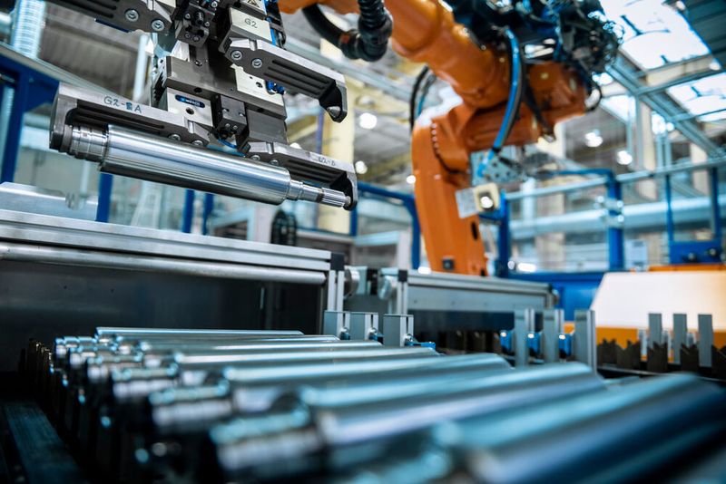 Fertig produzierte Teile bereiten vielen Autozulieferern große Sorgen - denn Kunden verschieben die Aufträge nach hinten.
