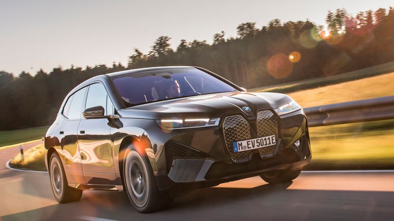 Der BMW iX xdrive 50 wird im Herbst auf den Markt kommen.