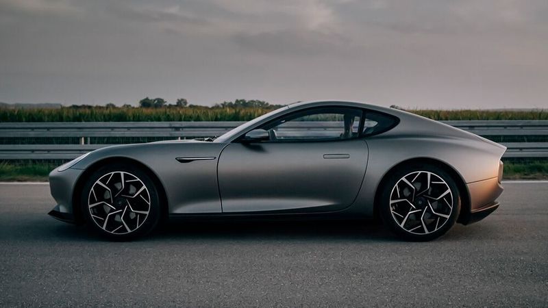 Piëch Automotive hat einen ersten Protoypen seines für 2024 angekündigten E-Sportwagens im Einsatz.