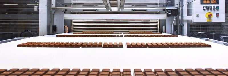 Im Speicher wird die Schokolade gepuffert und der Verpackungsmaschine gezielt zugeleitet. Druckluft wird auch hier für die Steuerung der Anlage eingesetzt.