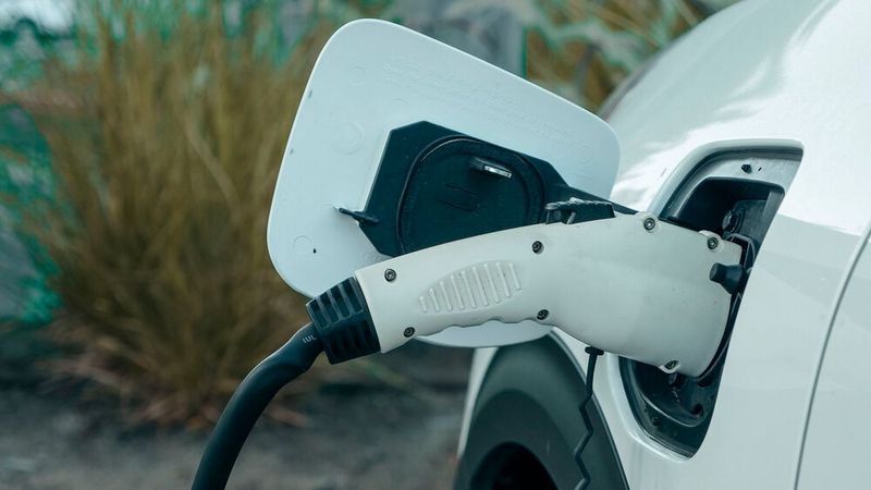 Reichhaltig: Im Boden des östlichen Erzgebirges lagern etwa 125.000 Tonnen Lithium – genug für rund 10 Millionen Elektroauto-Batterien.