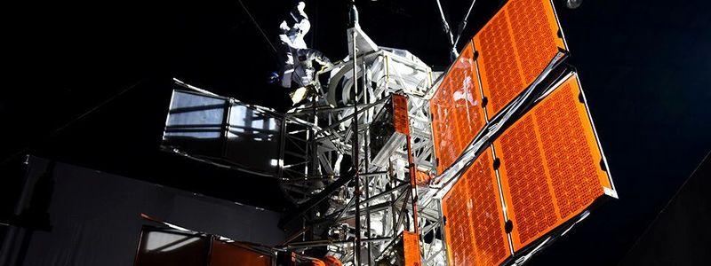 Beim großdimensionierten Solar Rig und bei weiteren Filmkulissen kamen item Profile zum Einsatz. Bild: Augenschein Filmproduktion GmbH.