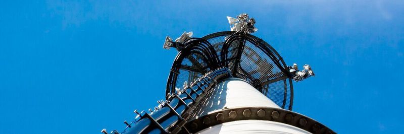Kommunikation mit 6G: Wissenschaflter untersuchen in zwei Forschungs-Hubs, welche Einsatzmöglichkeiten 6G bietet und wie sich der Mobilfunkstandard energieeffizient und mit besseren Strahlenschutz austatten lässt.