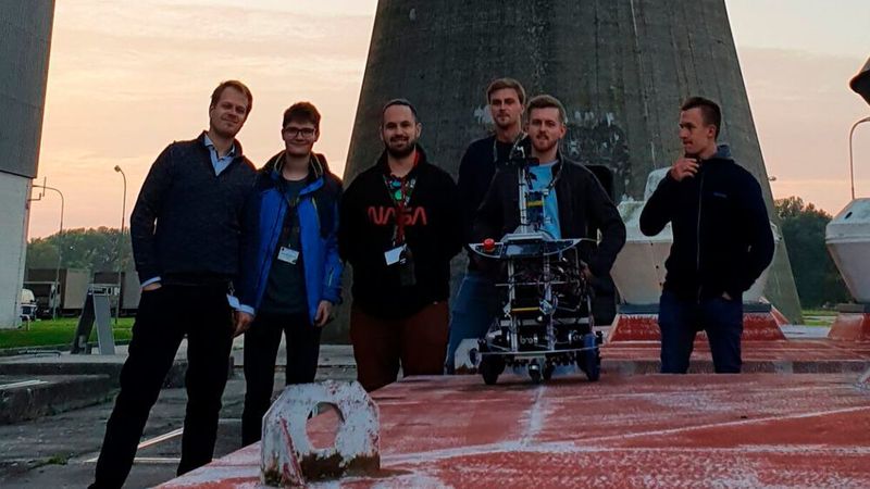 Das Team Robothix mit Professor Christian Pfitzner (links), Michael Witti, Maurice Hufnagel, Patrick-Tobias Herbst-Utech, Ludwig Weingarten und Ramón Fürst.